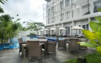Grand Kecubung Hotel - piscina