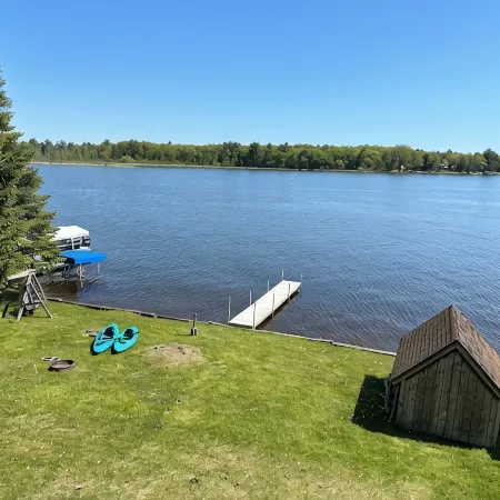 Oscoda Lake House : waterfront, 4 beds