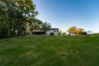 Driftless Area Country House: large deck, spring fed creek, Amish area