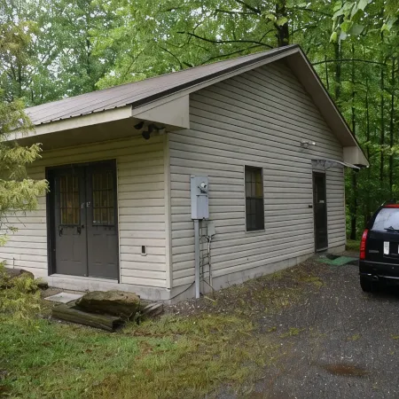 Hiawassee river cabin $ 85 per night ON THE BEAUTIFUL HIAWASSEE RIVER