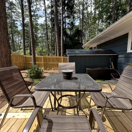 Midland Pines Getaway! 3 bedroom stylish & cozy Cottage minutes to golf & dining
