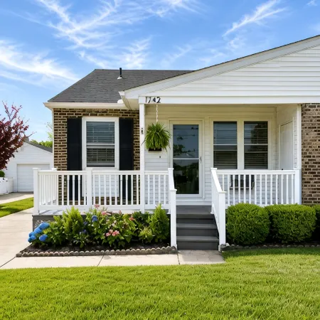 4Br Cape May Home 0.5mi to Beach & Town + Beach Tags, Garage & Sunroom