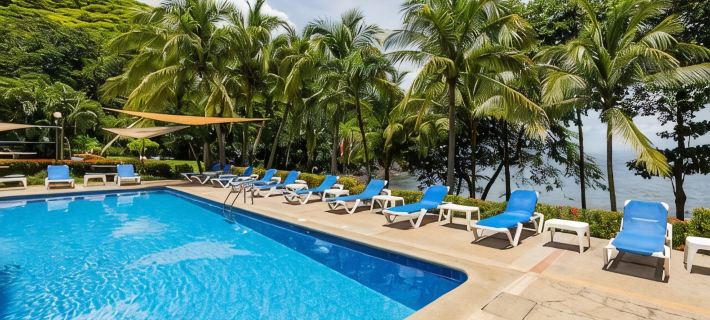 Stunning Direct Beachfront Villa in Beautiful Playa Ocotal at Bahia Pez Vela Hotel a Sardinal