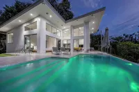 Villa Monos Locos - A Luxurious, Gated and Private Villa Retreat - Swimmingpools