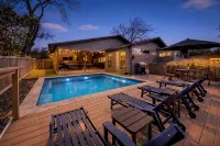 Huge Patio Game Room w/ Pool - 18 Beds - Downtown - สระว่ายน้ำส่วนตัว