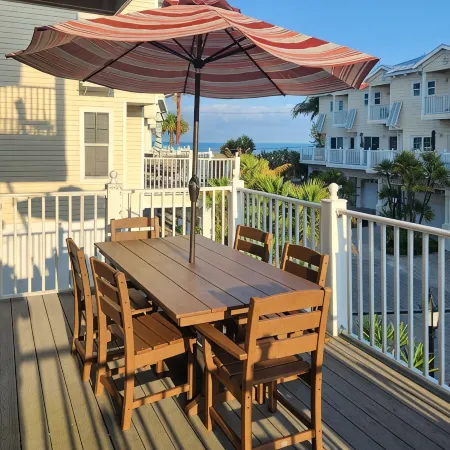 Bermuda Bay Un9 Elevator, View of Beach, Heated Pool and Spa, Nice Interior
