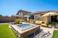 Relaxing & Upgraded Vacation Home - Pet Friendly - 2-Star