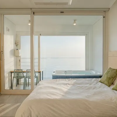 Goseong Sol Marine Pension 鳳浦海水浴場附近的飯店