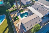 Guesthouse Poolside Suite 700sf 1 BR/2 BA/LR - Private Pools