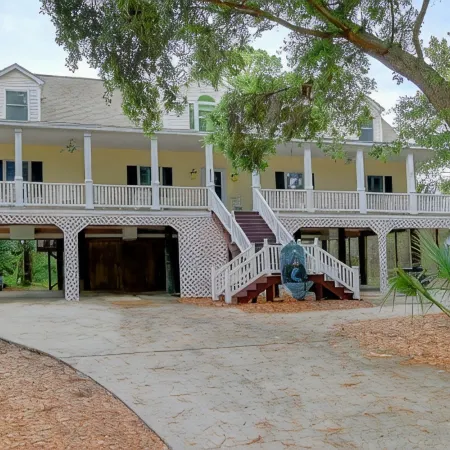 Large Beach House for Bigger, Better Gatherings!