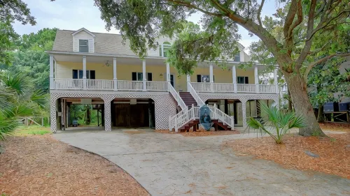 Large Beach House for Bigger, Better Gatherings!