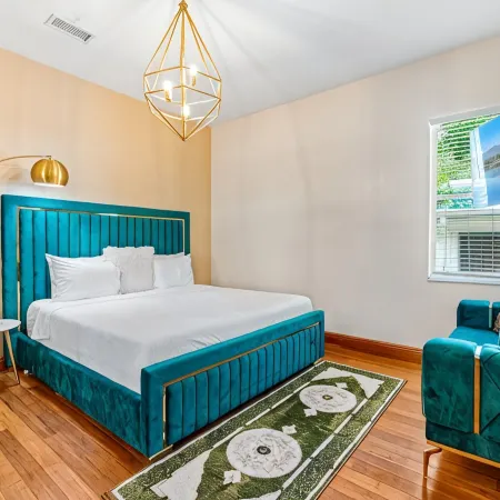 Lakeview Chic 3BD House for golf/beach lovers