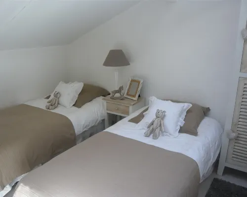 Charming house located on the shore of Lake Maubuisson, close to the ocean. Hoteles en Carcans