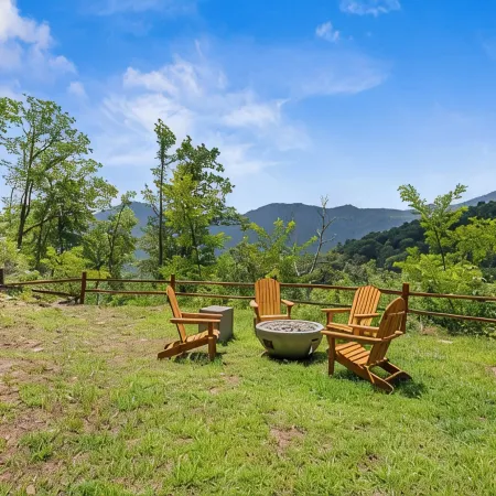 Long Views Retreat/3 Suites/Pet-Friendly - Sleeps 8