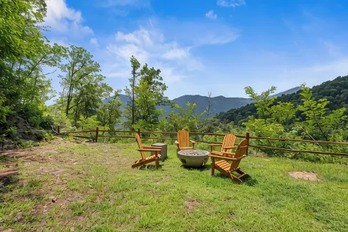 Long Views Retreat/3 Suites/Pet-Friendly - Sleeps 8 - Chalets