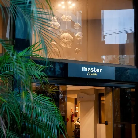 Master Curitiba Hotel - 1,6 km do Estádio Couto Pereira - Show Отели рядом с достопримечательностью «Оперный театр Вире»