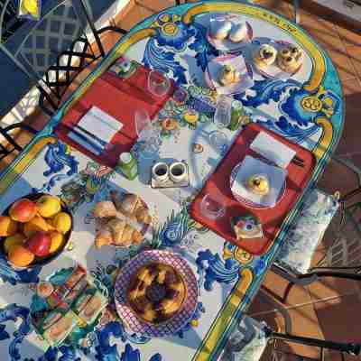 Amalfi House Marlidia, located in the heart of the stunning Amalfi Coast. Dining/Meeting Rooms