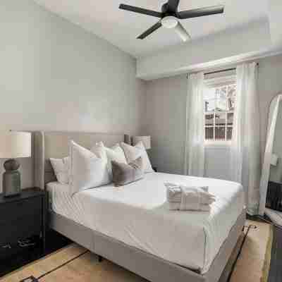 Downtown - Near Historic Cigar Factory w/ Parking Rooms