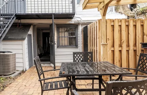 Hidden Garden Retreat in the Heart of Historic Savannah - Condos