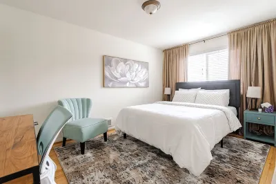 Charming 1 Bedroom Apartment Near University of Washington Hotels in University District