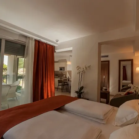 Aparthotel Miramare Отели рядом с достопримечательностью «Пляж Сент-Петер»