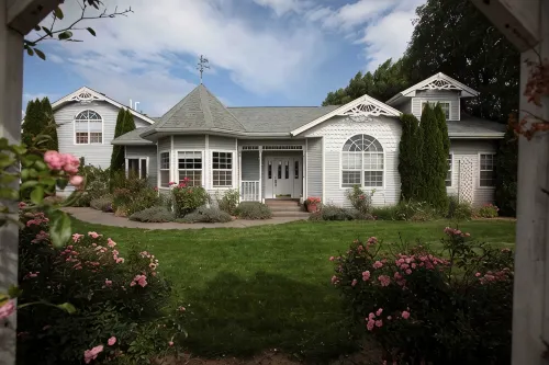 Family Friendly Home in Vineyard Next to Award Winning "Cathedral Ridge Winery - 3-Star