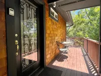 Ferrari House 1BD Hideaway Apartment Hotels in Jackson