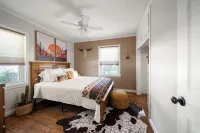 Earth & Echo-Nature-Inspired -  Themed Bedrooms + Firepit + Walk to Brookside