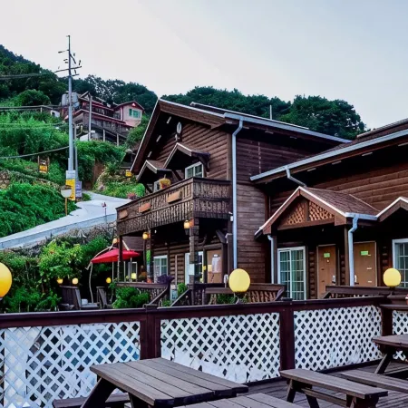 Gurye Solbachi Boineun Punggyeong Pension