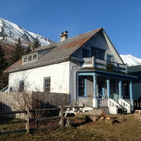 The 1905 Government. cable Office: Historic Charm, views, location Downtown