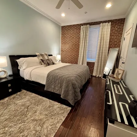 Loft the Heart of Downtown — Steps Away from Pickett, Una, Dining, Shops