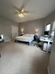 Huge Single Family Retreat-Work-Vacation-Near Convention Center & South Station - บังกะโล