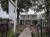 Magnolia Hideaway 2-BR Apt in center of Town of Colonial Beach Hotels in Colonial Beach