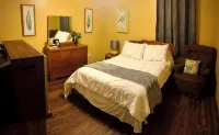 Button's Apartment-Cozy vintage-style 2-bedroom place in historic Batesville - Wifi