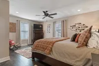 New Luxury Lakefront Home with Dock, Hot Tub, Fire Pit, SUP Boards and Kayaks!!