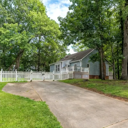 4 Bed, King Bed, Tvs ,Grill, Crib, Kids Essentials,Sleep Noise Machine,Bond Park