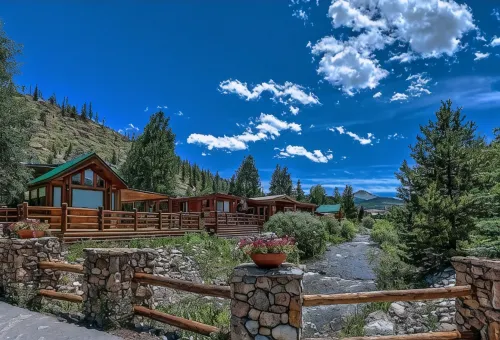 Homey Hideaway Chalet in family friendly Tiger Run, mins from Breckenridge - 샬레 호텔