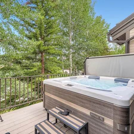 Lux 3/3 Chalet! 4 Min Walk to Quicksilver Lift & Main STPRIVATE Hot TUB"