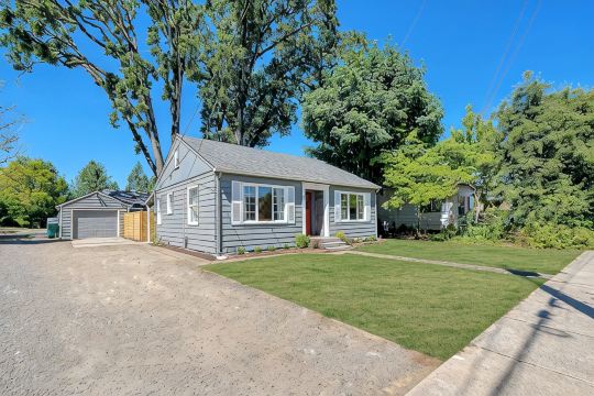 Minutes from oregon wine country and walking distance from George Fox University