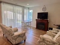 Beautiful Retreat Next to Lake, Close to SeaTac Airport,Pet Friendly,EV Charging - 2-Star