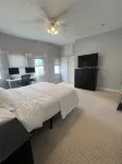 Huge Single Family Retreat-Work-Vacation-Near Convention Center & South Station - Bungalows