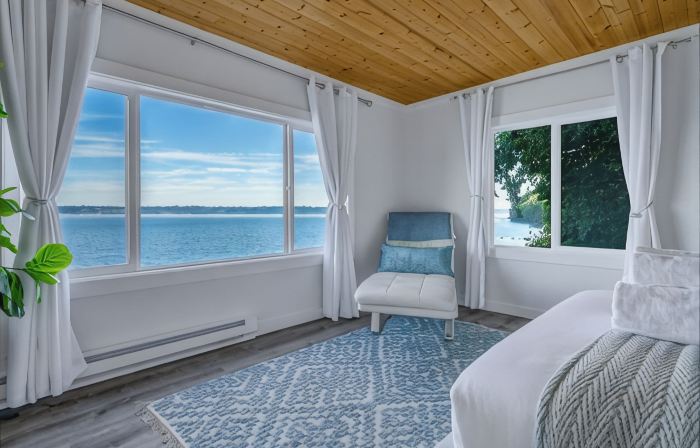 Vashon Modern Waterfront Retreat+Private Beach+BBQ+Firepit