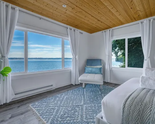 Vashon Modern Waterfront Retreat+Private Beach+BBQ+Firepit Hotels in Vashon