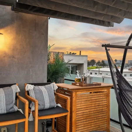 Dreamy Venice Beach 5BR House with Rooftop & Steps to Beach