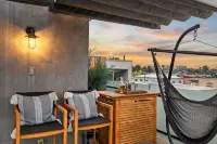Dreamy Venice Beach 5BR House with Rooftop & Steps to Beach