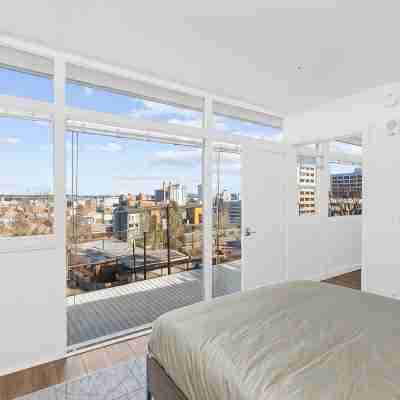 -Stunning Mid Century Modern with Amazing Downtown City Views! Rooms