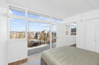 -Stunning Mid Century Modern with Amazing Downtown City Views! - مطابخ