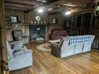 4-bedroom Rustic secluded cabin in fabulous Bedford with WiFi - Chalets
