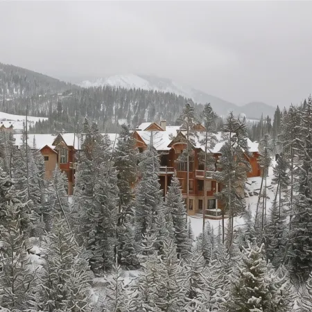 Great Family Condo - 2 Minute Walk to Chair Lifts!