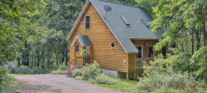 Cheerful Two Bdrm Cabin with Hot Tub & Pet Friendly Hotels in Hocking County